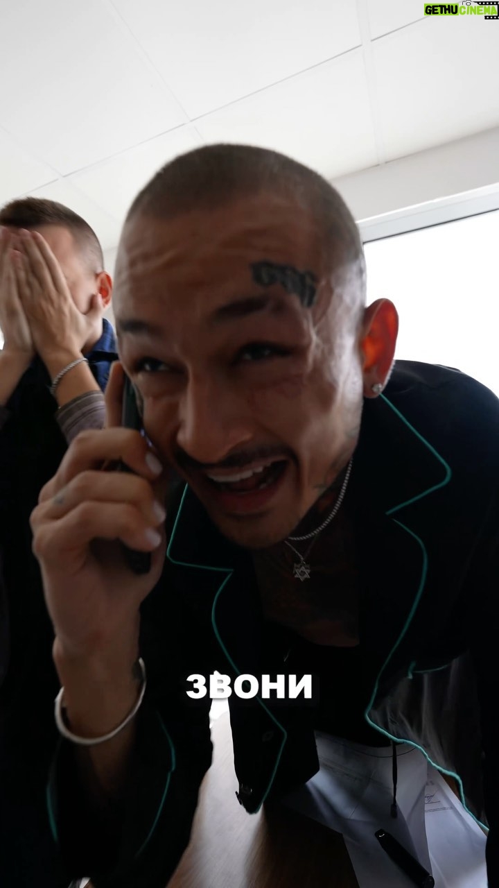 Alisher Morgenshtern Instagram - Кажется нас нашел новый артист. @onative мы перезвоним.