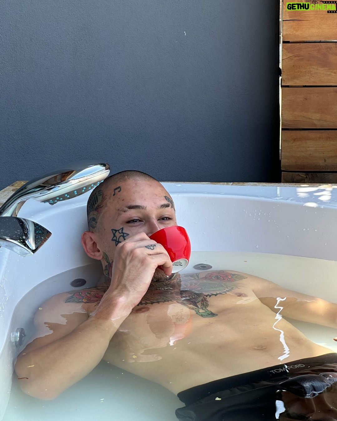 Alisher Morgenshtern Instagram - турция ол эн клюзив xyли Sorry я в отпуске