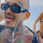 Alisher Morgenshtern Instagram - если у вас скучная серая жизнь вот пожалуйста смотрите новый клип и фантазируйте что вам тоже классно 😀 ищи сам на ютубе ок video by @viunity edited by @tetievskiy