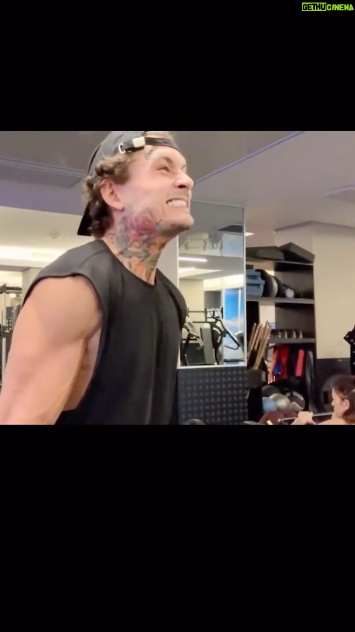 Alisher Morgenshtern Instagram - приходите на стримы пока я окончательно не сошел с ума 💪🌞