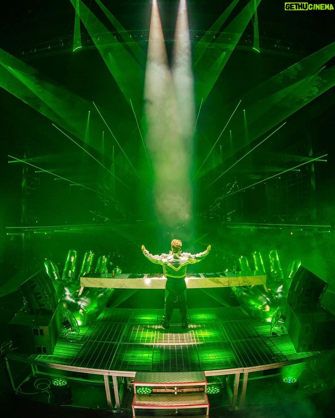 Alok Instagram - Meu retorno ao Brasil e a primeira edição 2024 do meu show especial “Alok Infinite Experience” @alok.aie será em Sorocaba (SP)! ❇️ Abertura das vendas amanhã (05/03) ao meio-dia. Todas as infos em uzna.com.br e @uzna.oficial ❇️ My label @alok.aie is returning with me to Brazil after a few shows last summer in Europe 🇧🇷