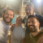 Alperen Duymaz Instagram - Sizinle çalıştığım için çok şanslıyım başından sonuna mükemmel bir süreçti benim için ve @erdem.tepegoz değerli direktiflerin ve samimi yaklaşımın için ne kadar teşekkür etsem az, gösterdiğin sabır ve anlayış için ayrıca minnettarım. @fundaery iyi ki seninle tekrar çalıştım, yine olsa da yine çalışsak, seninle oynamak bambaşka bir keyifti benim için. İyi ki varsın ve iyi ki yine birlikteydik 🫶🏼 @mehmet.gunsur senin bir hayranındım, rol arkadaşın olmanın hissettirdiği gururu tarif edemem sanırım, #kül de sana tekrar hayran kaldım. İyi ki varsın iyi ki birlikte çalıştık. 🍺 @haykkirakosyan_official gözlerine sağlık, değerli direktiflerin için çok teşekkür ederim iyi ki seni tanıdım onur duydum 🫶🏼 @apovfx neşen yeter ! İyi ki tanıdım seni abi, sıcakkanlılığın ve yaklaşımların için ne desem boş, iyi ki varsın! Sevgili Erdi Işık: Kalemin kurumasın, yazdığın her kelime için teşekkür ederim, onurdu. @yunusyilmaz61 prodüksüyonun konforunu her daim hissettirdiğin için sen ve ekibine sonsuz teşekkürler abi. @ugur_yildiran yine yapacağını yaptın! Aykırılığına sağlık. Aklından öperim. Bebeğimsin 🫶🏼 Yazamadığım çok kişi var. Hepinizi seviyorum ve iyi ki! 🤍 #kül