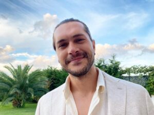 Alperen Duymaz Instagram - 🖐🏼🌺