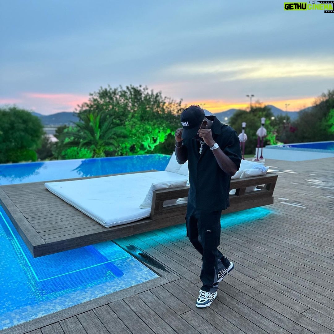 Alphonso Davies Instagram - No stylist 🥶 Ibiza, Spain