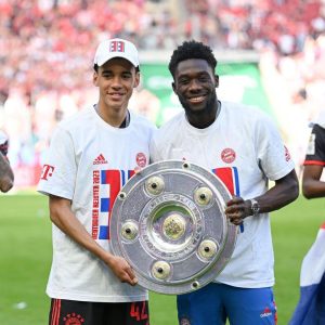 Alphonso Davies Instagram - It was tough battle all year, a lot of ups and downs but in the end we made it through 💪🏾

#CHAMPIONS 
#miasanmia