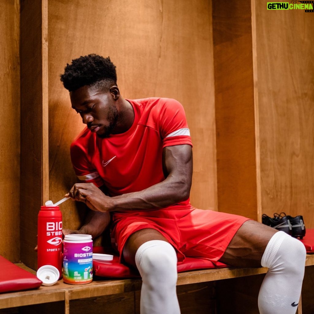 Alphonso Davies Instagram - Hydrated & Ready for the week! 💧 ⚡ @biosteelgermany