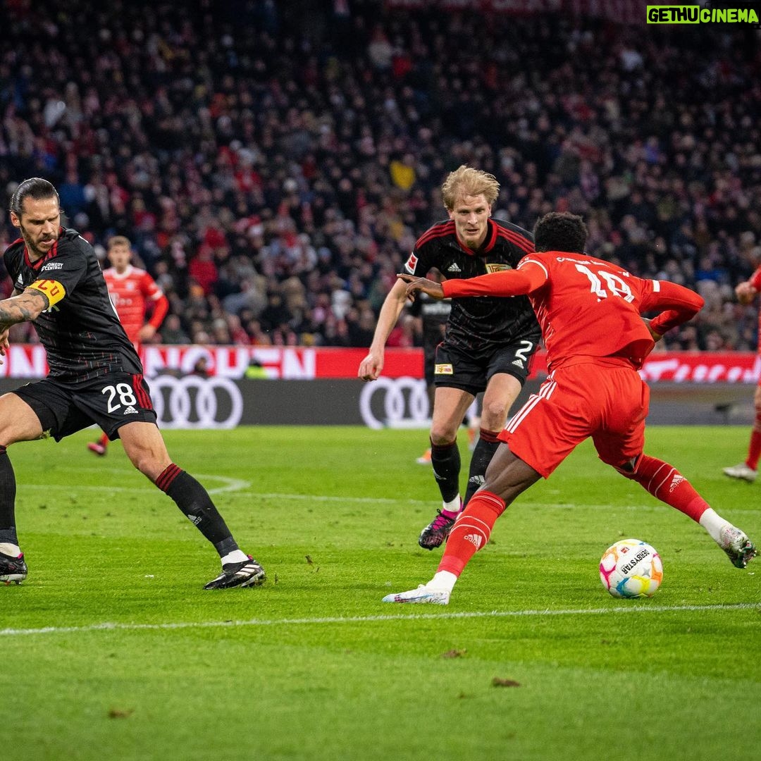 Alphonso Davies Instagram - Great performance tonight and a big result! 💪🏾 #AD19⚡️#MiaSanMia Munich, Germany