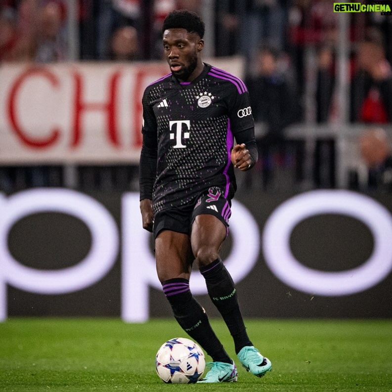 Alphonso Davies Instagram - Strong fight tonight! We carry this momentum into Saturday 💪🏾 #AD19⚡️