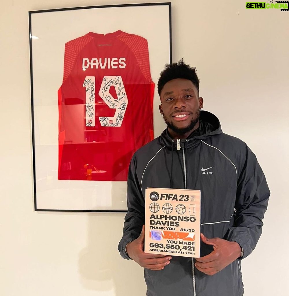 Alphonso Davies Instagram - It’s like the holiday season for us gamers because it’s #FIFA23 launch week. I’ll catch you all online and I’ll be handing out free lessons this year to anyone that comes my way 😏 @easportsfifa Munich, Germany