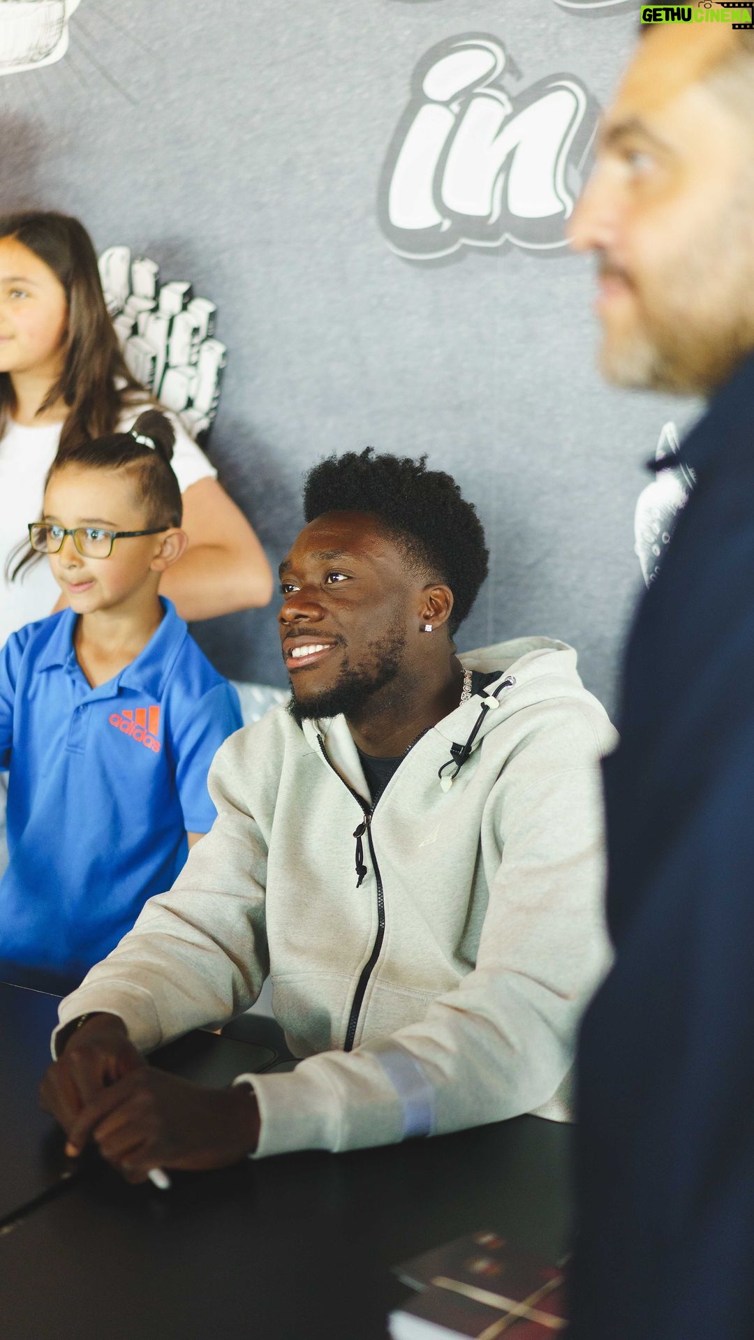 Alphonso Davies Instagram - Edmonton you always know how to show me love and make me feel right at home!! THANK YOU for coming out to see me and for supporting @stollerykids 🙌🏾 🙏🏾 #AD19⚡️