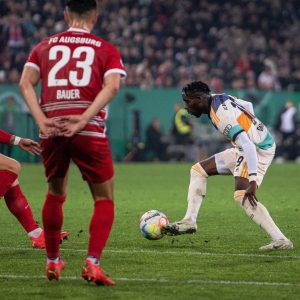 Alphonso Davies Instagram - On to the next round 💪🏾 #miasanmia #AD19⚡️