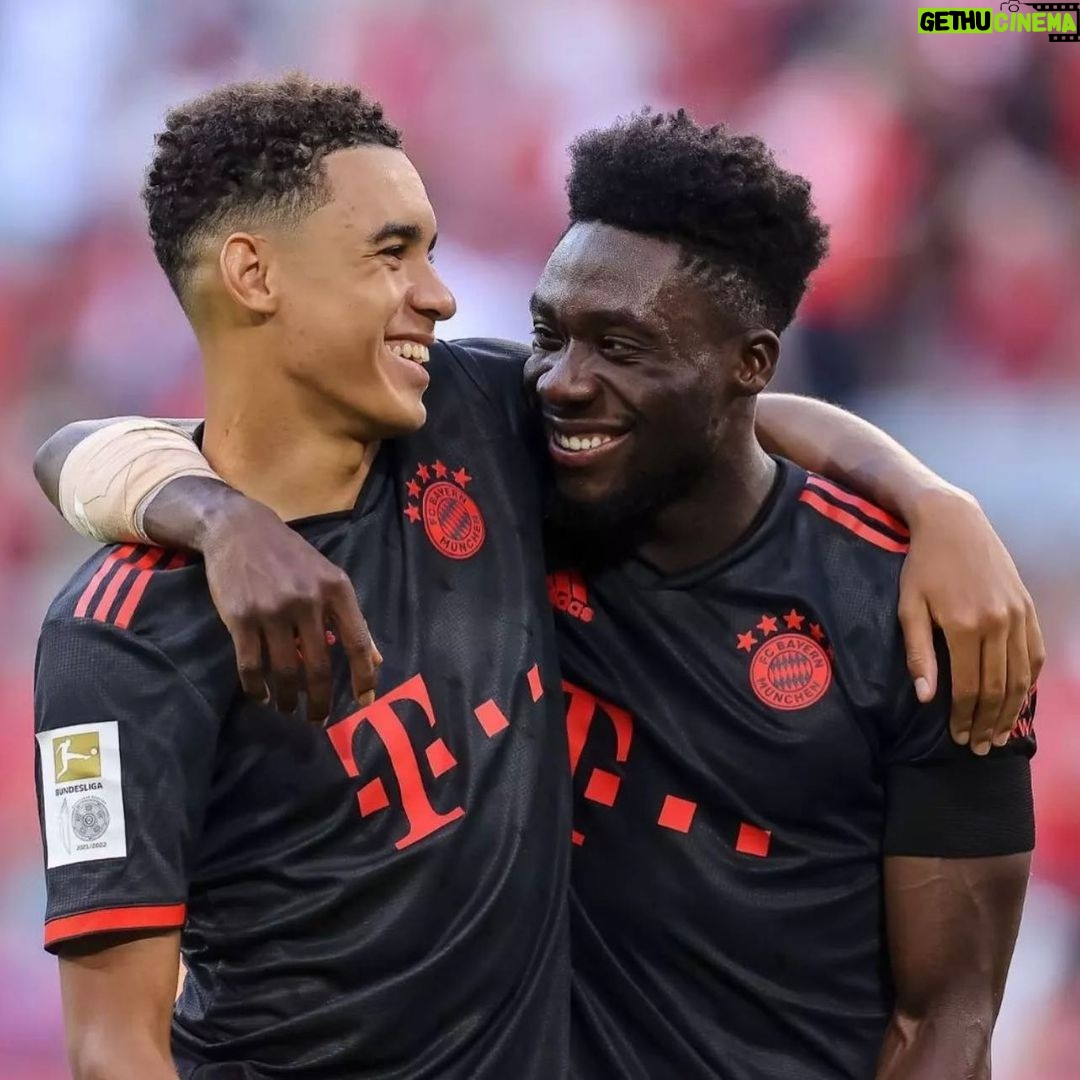 Alphonso Davies - 0.9 Million Likes - They may have denied you of your Kopa Trophy but they won’t deny you of your future Ballon d’Or’🙏🏾#goldenboy