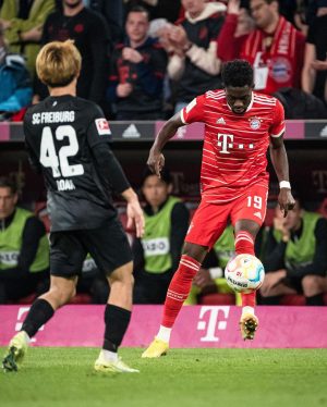 Alphonso Davies Instagram - Important win tonight 💪🏾 #AD19⚡️ be