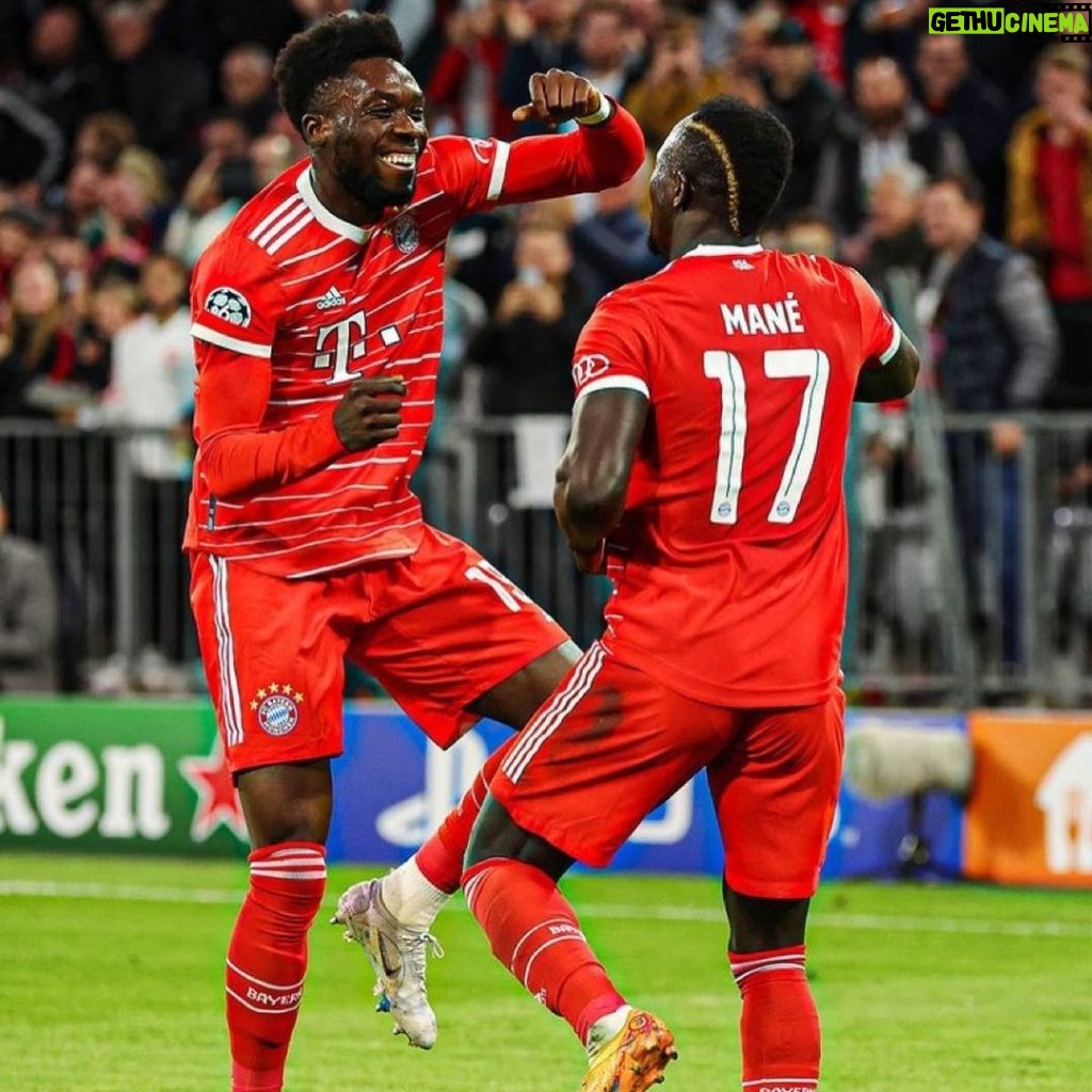 Alphonso Davies Instagram - Amazing team performance tonight +🌲points in the 💼 🫡 #AD19⚡️ Munich, Germany