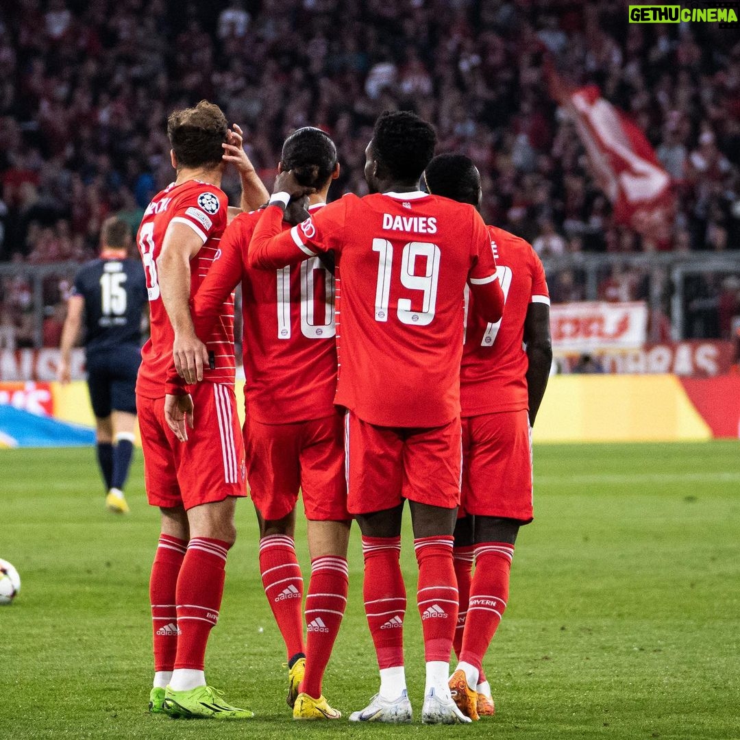 Alphonso Davies - 269.6K Likes - Amazing team performance tonight +🌲points in the 💼 🫡 #AD19⚡️