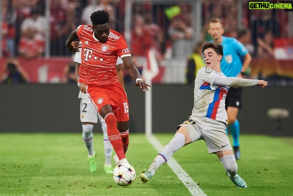 Alphonso Davies Instagram - Big team performance on a special champions league night! #AD19⚡️ Munich, Germany