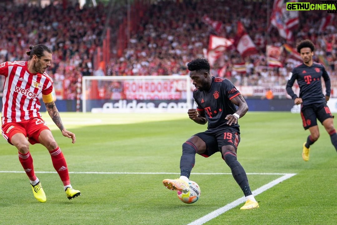 Alphonso Davies Instagram - Tough battle today, we regroup and go again on Wednesday 💪🏾 #miasanmia #AD19⚡️ Berlin, Germany