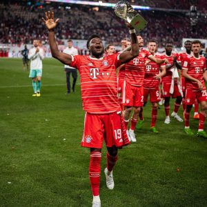Alphonso Davies Instagram - SUPERCUP 22 🏆 #AD19⚡️