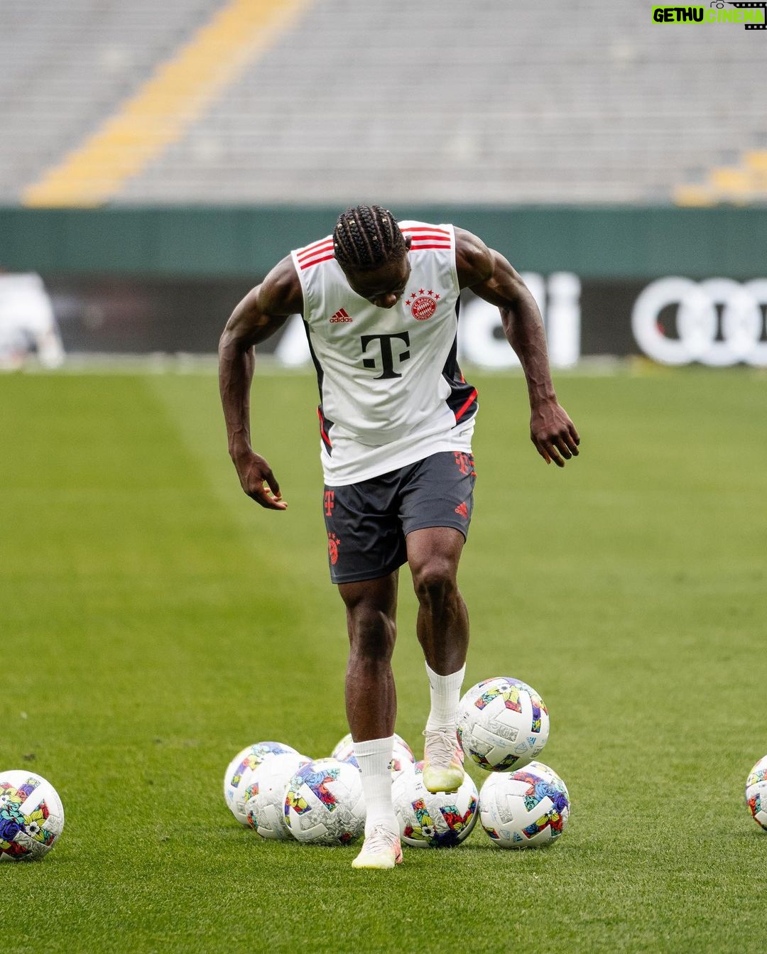 Alphonso Davies Instagram - One for the history books, great preseason with our fans from the USA ๐๐พ canโt wait to get the season started ๐ช๐พ