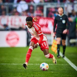Alphonso Davies Instagram - Important home win tonight💪🏾 

@esmuellert congratulations on your 500th win 👏🏾