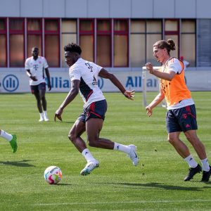 Alphonso Davies Instagram - Good to be back 💪🏾 #AD19⚡️#preseason Munich, Germany
