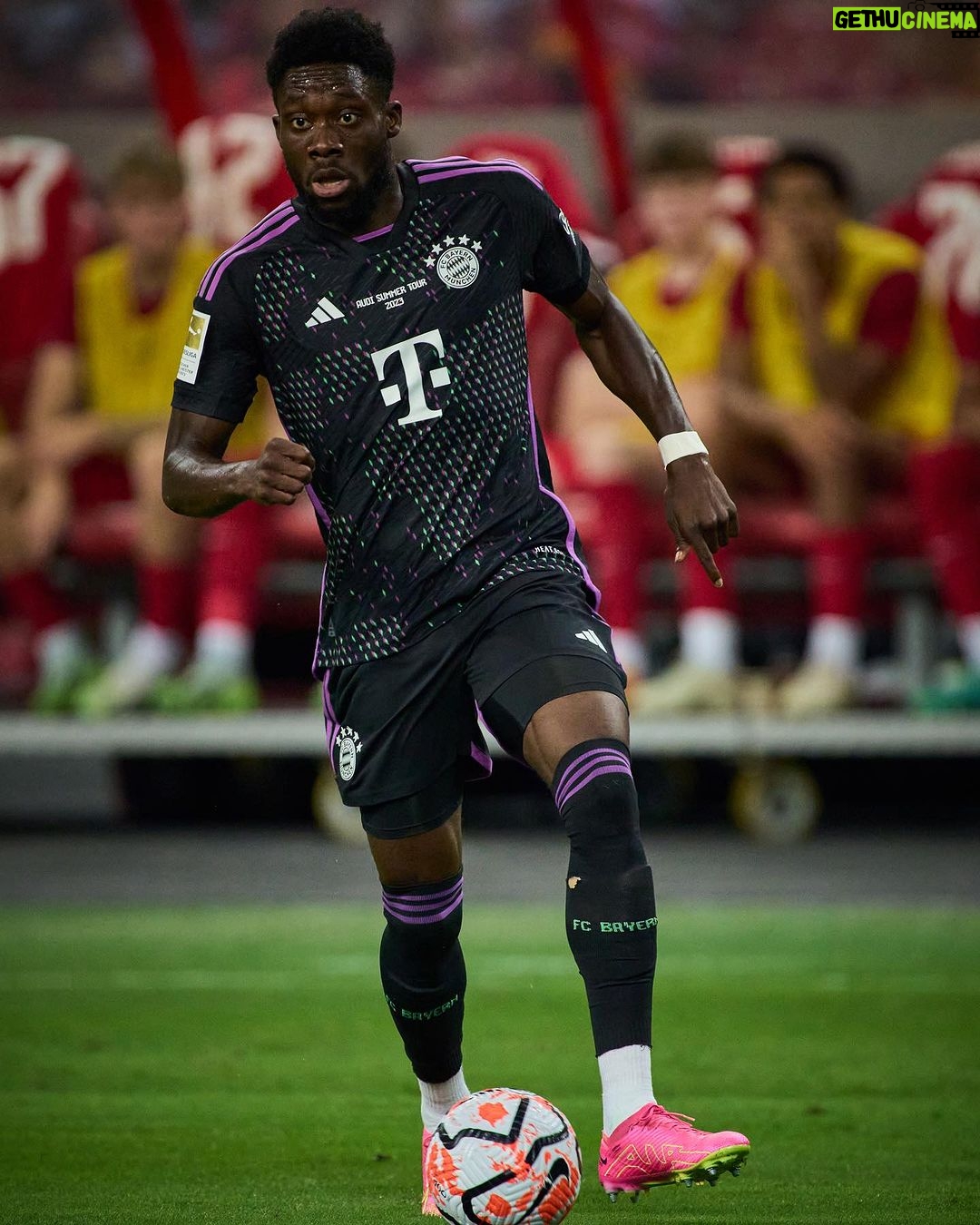 Alphonso Davies Instagram - πΈπ¬ Singapore