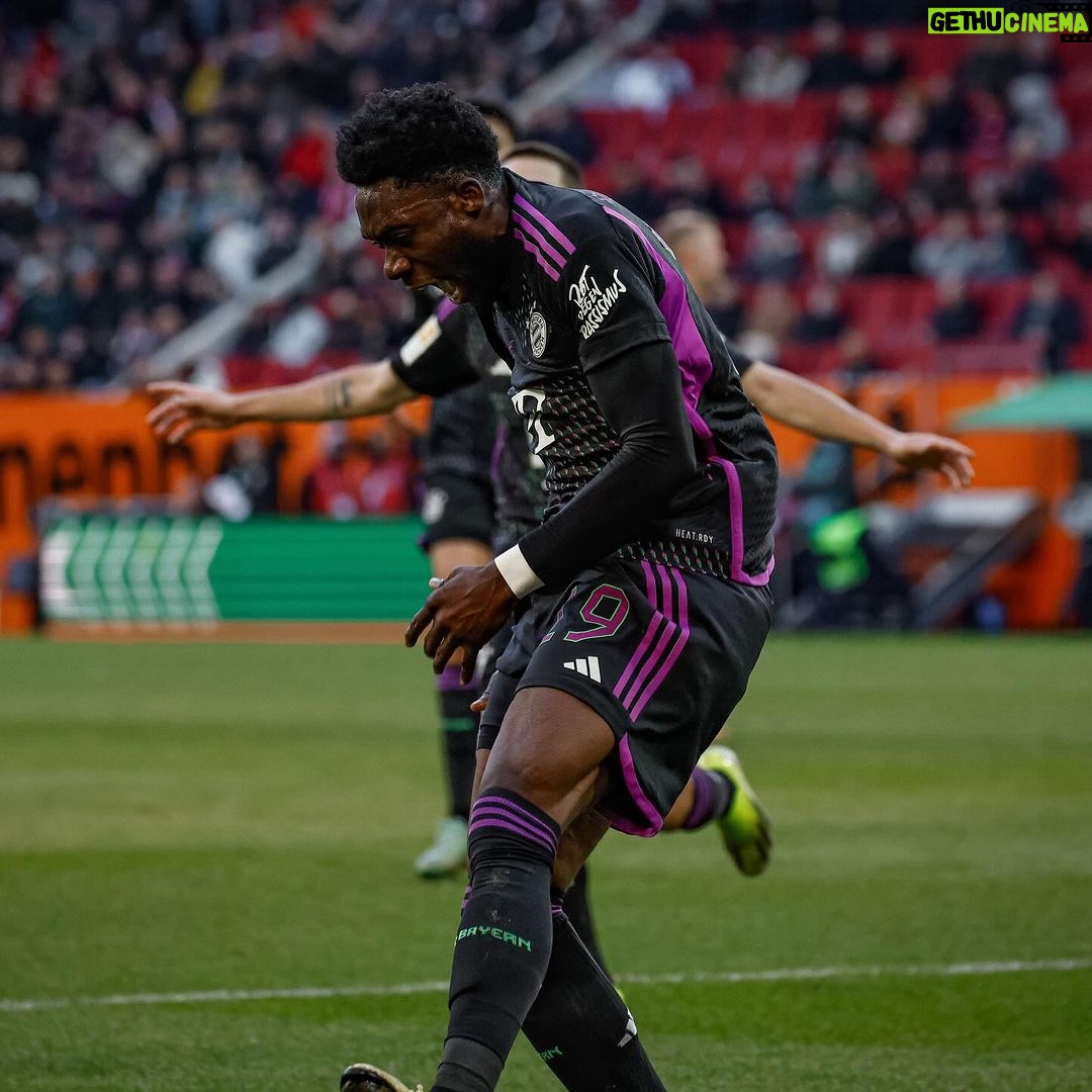 Alphonso Davies Instagram - Hard fought win tonight 💪🏾 #AD19⚡️ WWK ARENA