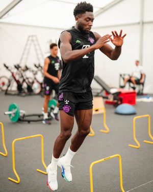 Alphonso Davies Instagram - 🏋🏾💪🏾 #AD19⚡️
