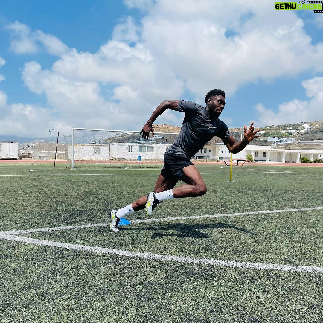 Alphonso Davies - 327.7K Likes - Some off-season work 💪🏾💪🏾
