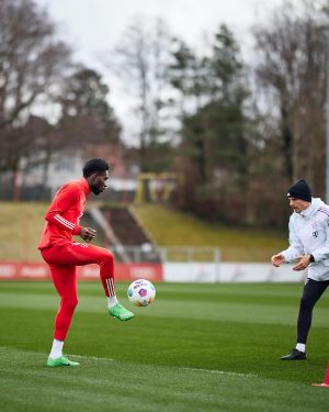 Alphonso Davies Instagram - 🙏🏾 #AD19⚡️