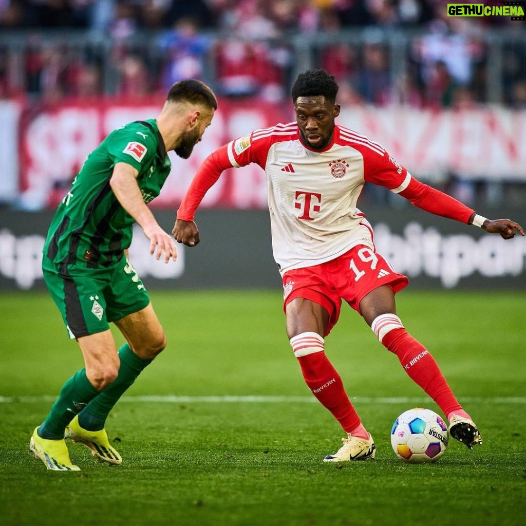 Alphonso Davies Instagram - Important home win tonight💪🏾 @esmuellert congratulations on your 500th win 👏🏾