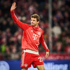 Alphonso Davies Instagram - Important home win tonight💪🏾 

@esmuellert congratulations on your 500th win 👏🏾