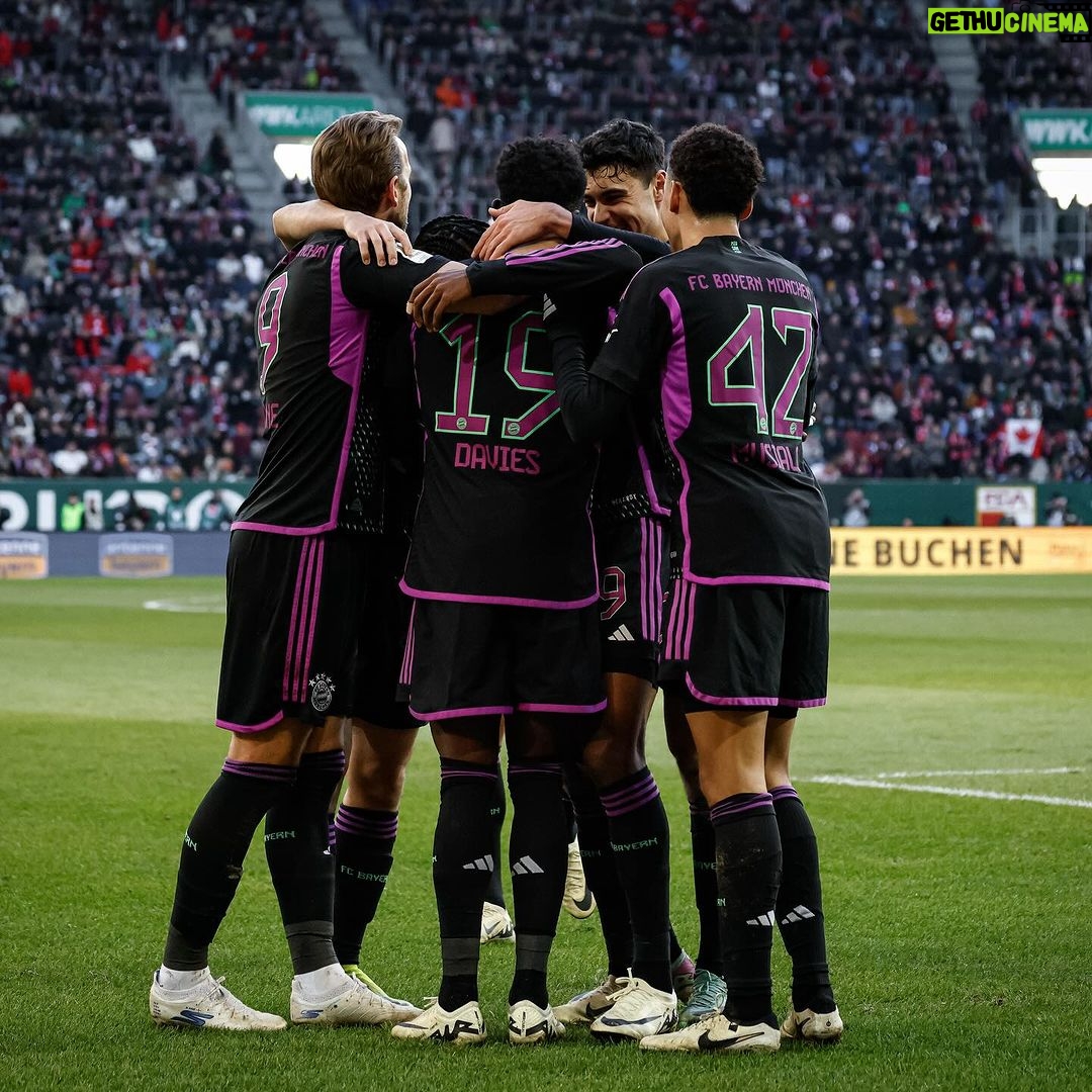 Alphonso Davies Instagram - Hard fought win tonight 💪🏾 #AD19⚡️ WWK ARENA