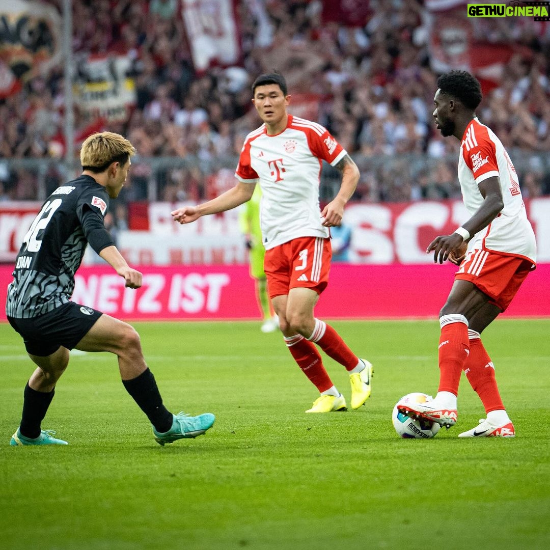 Alphonso Davies Instagram - 3 point ✅ Clean sheet ✅ Strong performance last night 💪🏾 #AD19⚡️