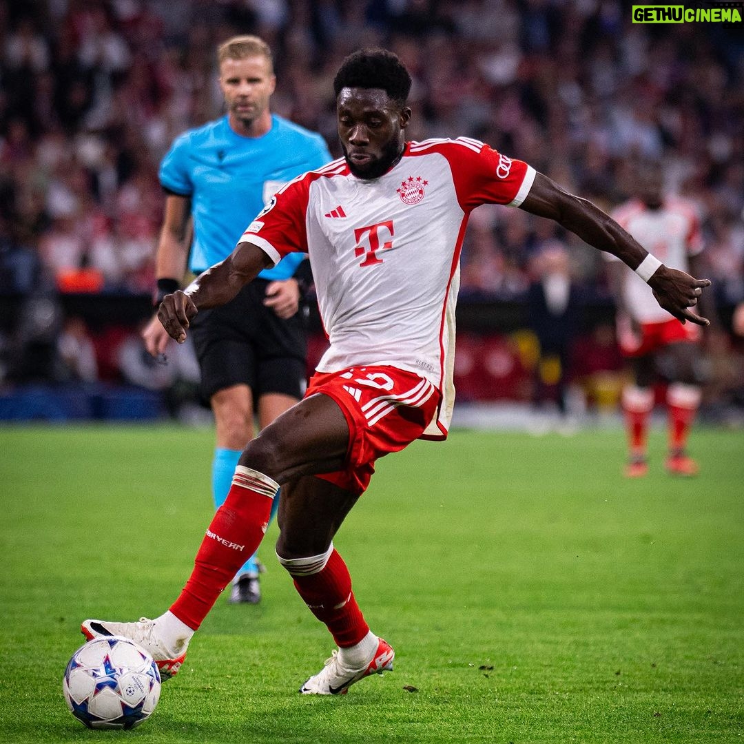 Alphonso Davies Instagram - Great start to the @championsleague 👏🏾 #AD19⚡️