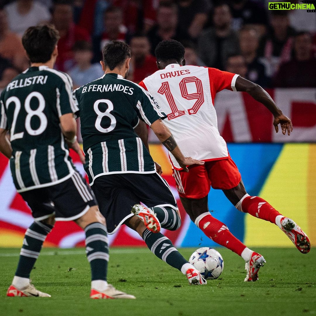 Alphonso Davies Instagram - Great start to the @championsleague 👏🏾 #AD19⚡️