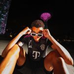 Alphonso Davies Instagram - Shining bright in the night of Singapore 📸💜💚 #AudiFCBTour