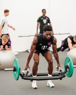 Alphonso Davies Instagram - 🏋🏾💪🏾 #AD19⚡️