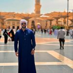 Aly Goni Instagram - Bechaini si thi andher.. mann khaali karne madinah aagaya ❤️ لآ اِلَهَ اِلّا اللّهُ مُحَمَّدٌ رَسُوُل اللّهِ Special thanx to my brother @khalidkherada @alkhalidtours Medina, Saudi Arabia