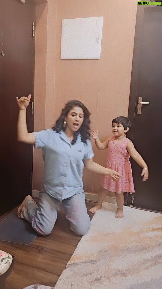 Alya Manasa Instagram - ❤ loveeeeeeeee her moves always My cutie pie #AILA She has a unique style I guess 😘😘😘😘😘 This vdo is particularly for all the aila fans out there