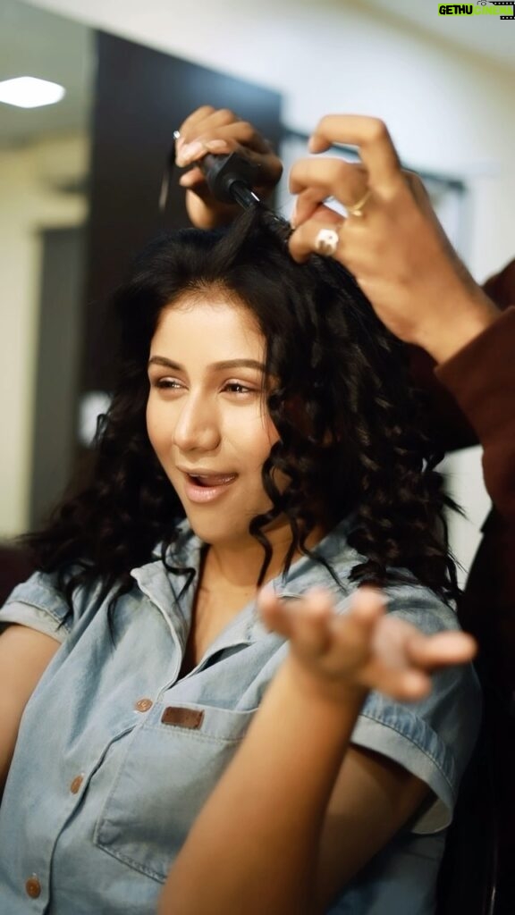Alya Manasa Instagram - Solla vaarthaigal illa 😍🤩 Nandrigal pala to the best team Make up @jiyamakeupartistry Hairstylist @mani_stylist_ Captured @prasami_photography #pongalshow @suntv