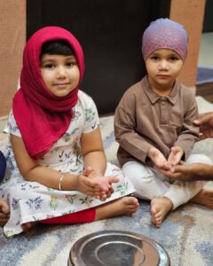 Alya Manasa Instagram - Happy Ramzan to all !! #ramzan month started..🥰🥰😍 #ramzan days la help people more than as you do everyday🥰 Help with shelter , food , cloth, etc nd get back their smiles & save it with u🥰😍 That will be the best gift of ur life I do, my family does & started teaching my kids to do the same .. #aila #arsh #aahil In ramzan days,apart from ur loans,minimum 10% or more of ur wealth should be given to the needy people & make their lives better?? If u cnt afford 10% then atleast try for it😇😍🥰
