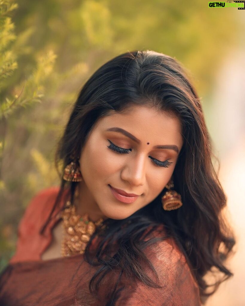 Alya Manasa Instagram - 🌟SEEK RESPECT 🌟 NOT ATTENTION 🌟 BCOZ RESPECT LASTS LONGER🌟 Look sculpted by this team Saree & blouse @thenmozhidesigns Makeup @sharanyas_makeupartistry Jewellery @new_ideas_fashions Hairdo @shanthimakeupstudio Moment locked by 🤔Vera yaaru @prasami_photography