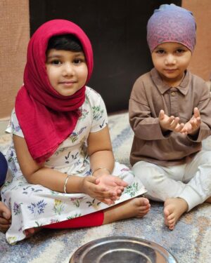Alya Manasa Instagram - Happy Ramzan to all !! #ramzan month started..🥰🥰😍

#ramzan days  la help people more than as you do everyday🥰 
Help with shelter , food , cloth, etc nd get back their smiles & save it with u🥰😍

That will be the best gift of ur life 

I do, my family does & started teaching my kids to do the same .. #aila #arsh #aahil 

In ramzan days,apart from ur loans,minimum 10% or more of ur wealth should  be given to the needy people & make their lives better??

If u cnt afford 10% then atleast try for it😇😍🥰