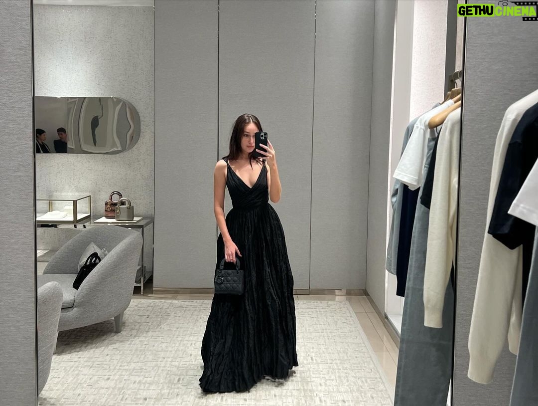 Alycia Debnam-Carey Instagram - My heart is so full after the @aacta this weekend. What a special night celebrating so many incredible people. ✨💫 A huge congratulations to everyone who made #thelostflowersofalicehart possible. We did it!! Lost Flowers of Alice Hart, you have my heart. 🏆✨