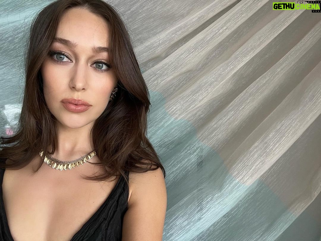 Alycia Debnam-Carey Instagram - My heart is so full after the @aacta this weekend. What a special night celebrating so many incredible people. ✨💫 A huge congratulations to everyone who made #thelostflowersofalicehart possible. We did it!! Lost Flowers of Alice Hart, you have my heart. 🏆✨