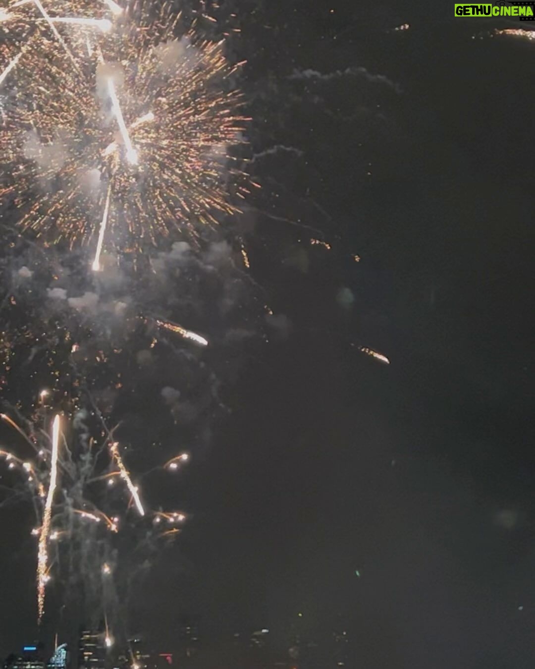Alycia Debnam-Carey Instagram - ✨✨✨✨✨ 2024 - may all your wishes come true