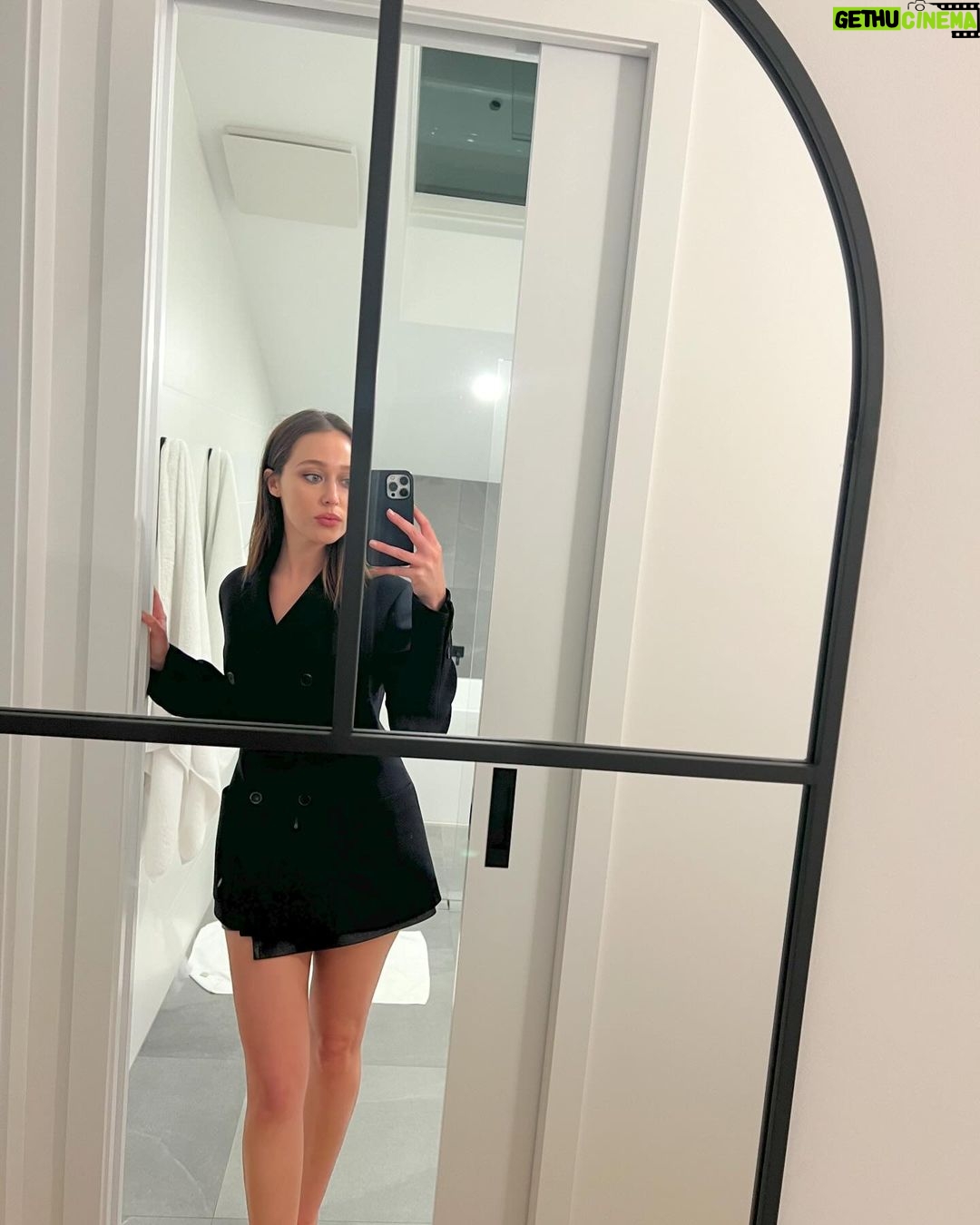 Alycia Debnam-Carey Instagram - @gqaustralia MOTY awards 🪩✨