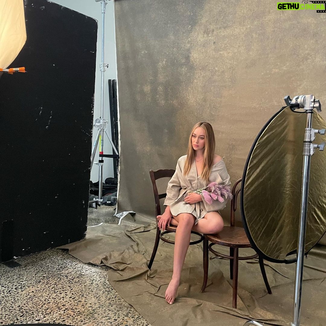 Alycia Debnam-Carey Instagram - I’ve been sitting on something really special to me for the last 6 months but we’re back and I’m so excited to finally share #thelostflowersofalicehart with you. I’m beyond proud of this project and all the people who brought it to life. Being able to return to my home country, reconnect with our environment, speak in my accent and play with some of Australia’s best breathed so much life into me. This show is beautiful, heartbreaking and powerful. It’s on @primevideoaunz now so please go check it out! Thank you to @glendyn_ivin who is a masterful director and @samchippy who captured the most cinematic beauty. To the powerhouse actors, especially all the women who brought these incredible characters to life. #sigourneyweaver @alylabrowne @leahpurcell @asherkeddieofficial @frankieadams @tildac_h_ ❤️ To all of the extraordinary crew who worked in the most challenging conditions! legends. Thank you to @madeupstories for giving this a platform and to @hollygoeslightly who trusted part of her soul with all of us. Flowers and heart flames forever. 🌸❤️🔥