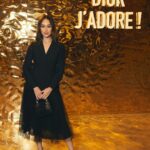 Alycia Debnam-Carey Instagram - A little get ready with me with @vogueaustralia for the J’adore Dior exhibition in Paris! ✨ @dior @diorbeauty